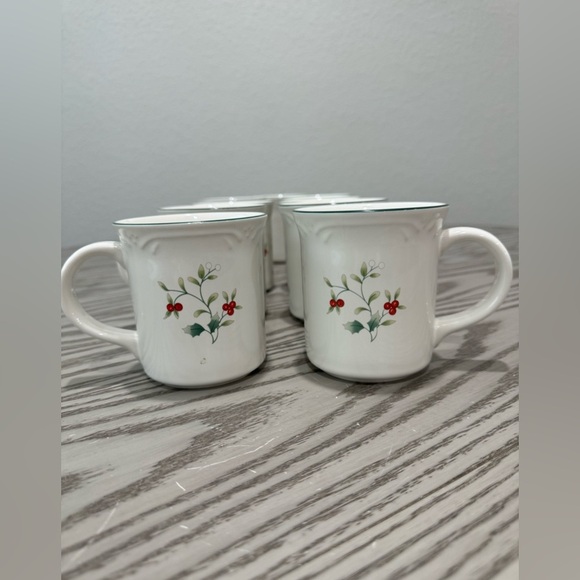 Pfaltzgraff Winterberry 12oz Coffee Mugs- Set of 9 - Picture 3 of 6